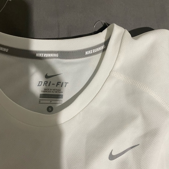 White Nike Tee - Picture 3 of 3